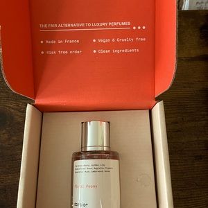 Dossier Floral Peony 1.70oz spray